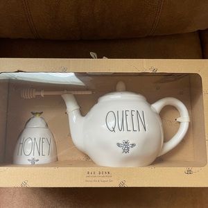 Rae Dunn Queen Bee